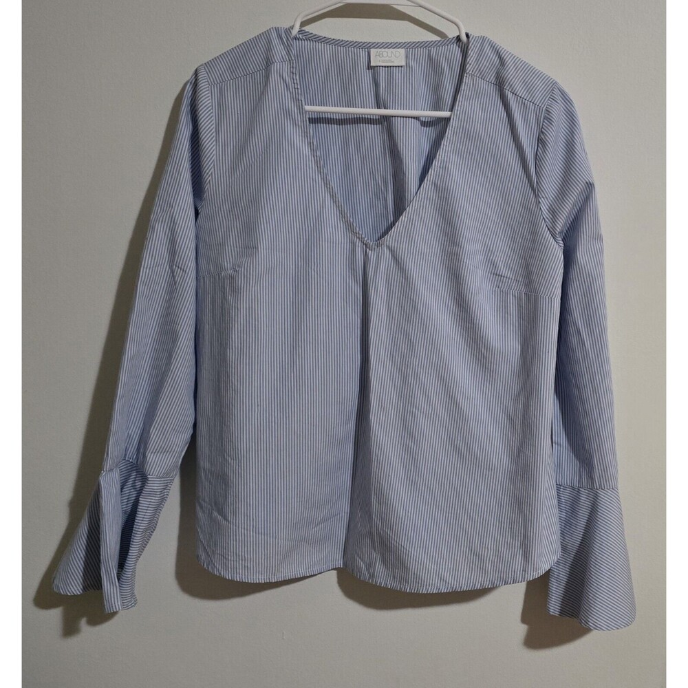 Women's SMALL Flare Sleeve V-Neck Blouse Top Shirt Blue & White Pin Stripes EUC - Picture 7 of 16
